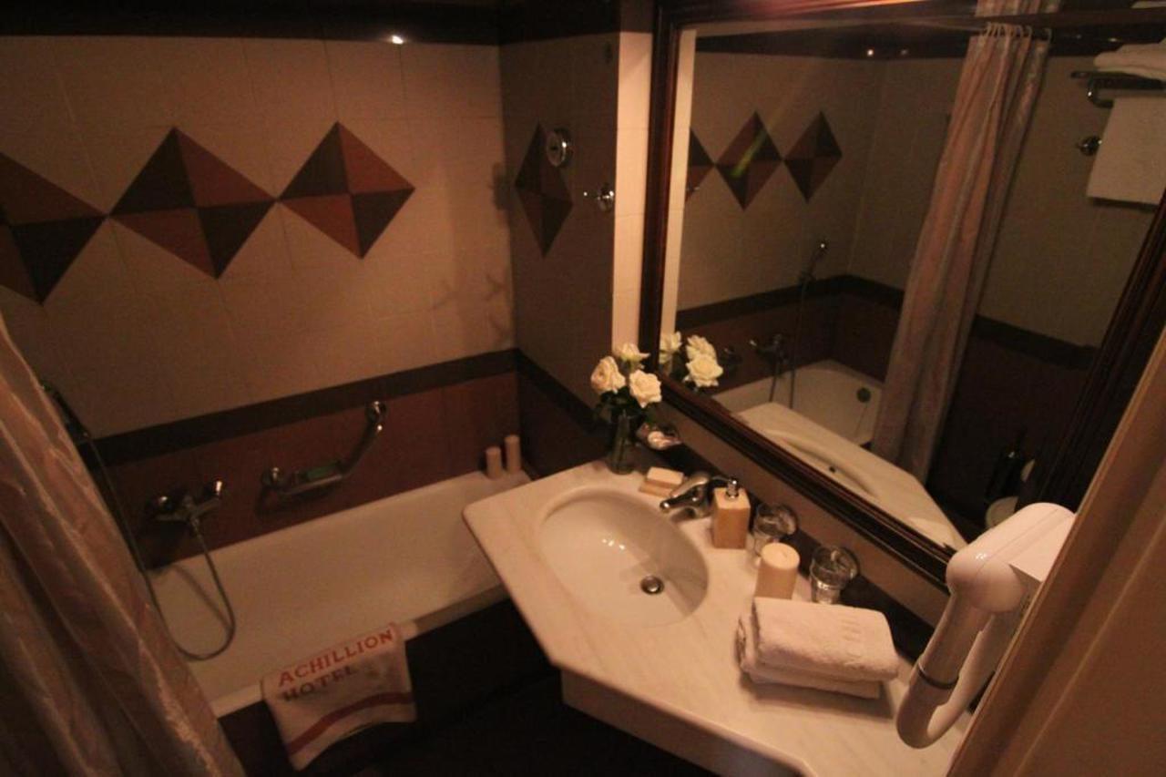 אתונה Achillion Hotel מראה חיצוני תמונה