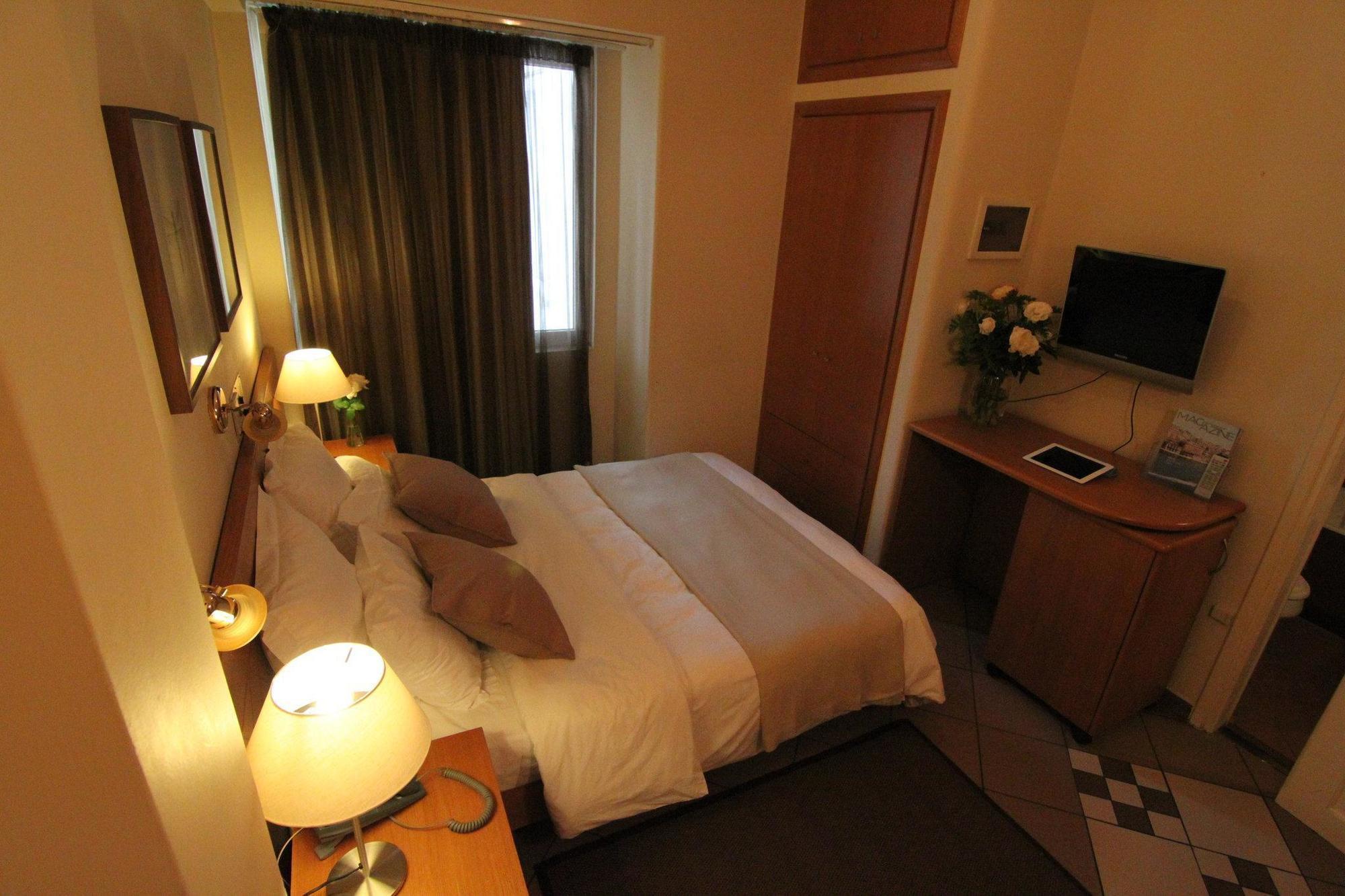 אתונה Achillion Hotel מראה חיצוני תמונה