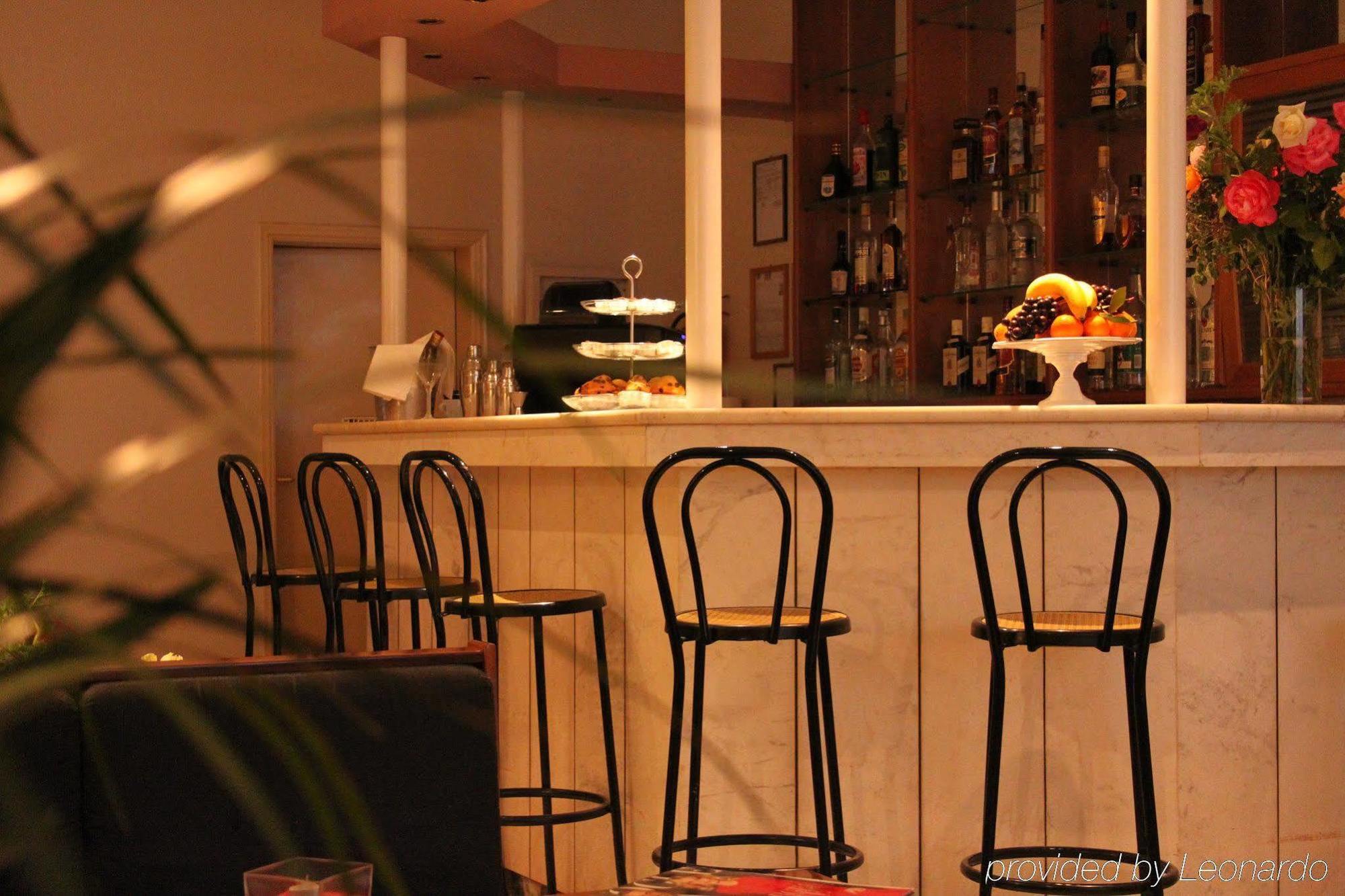 אתונה Achillion Hotel מראה חיצוני תמונה